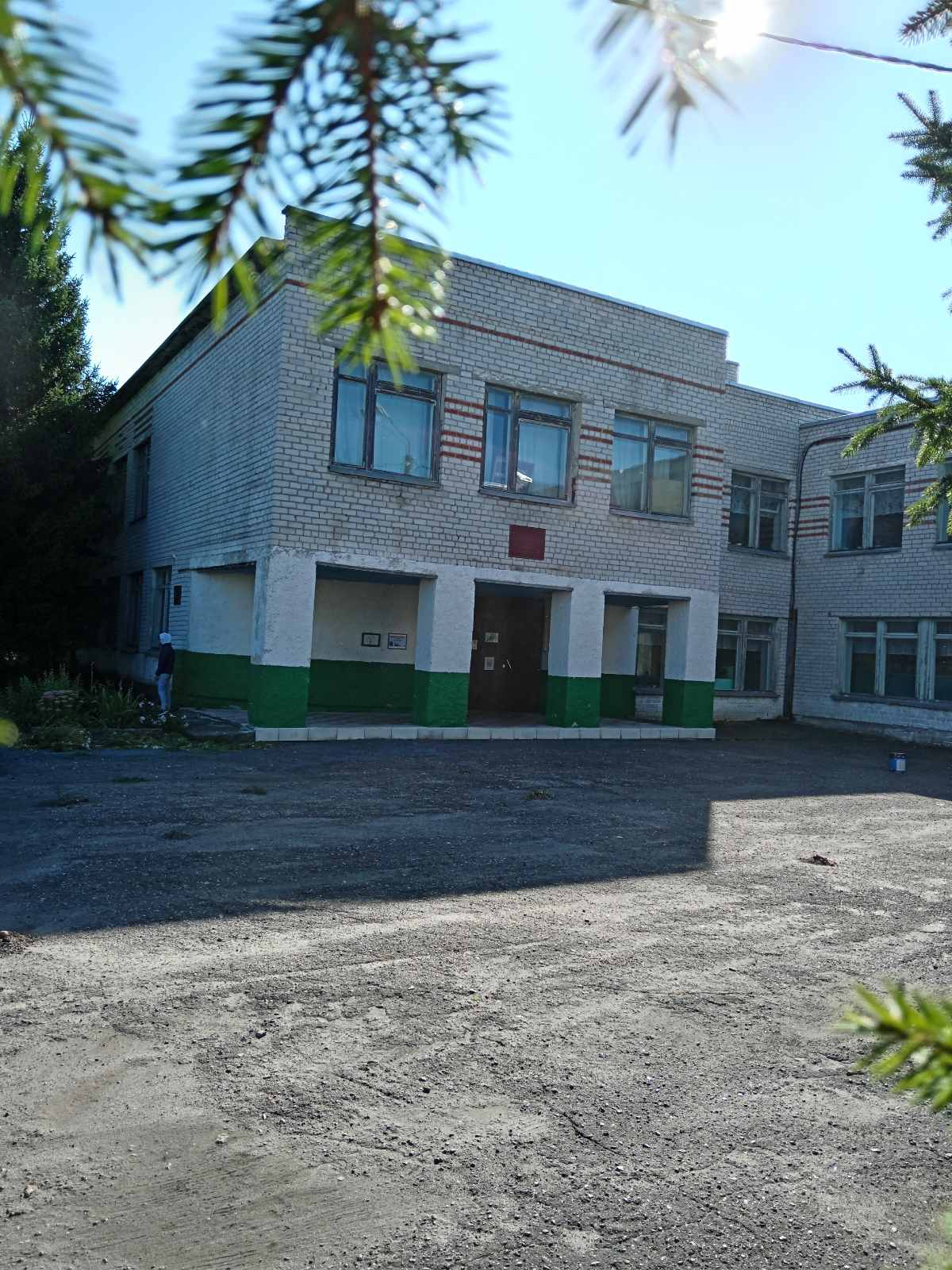 вход в школу